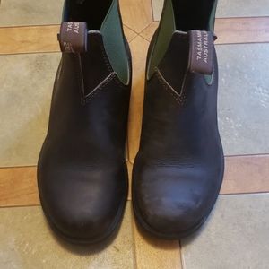 Dark chocolate Blundstone boots